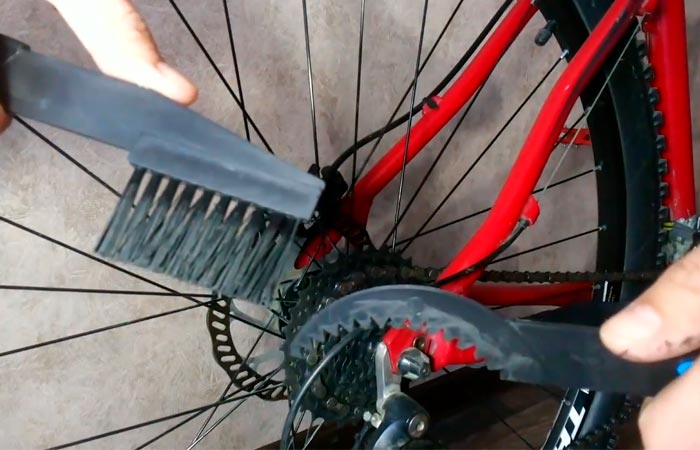 щетка для чистки цепи велосипеда